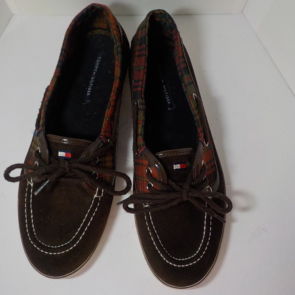 TOMMY HILFIGER, Brown Suede Loafers with Brown Patent Leather Trim Detail